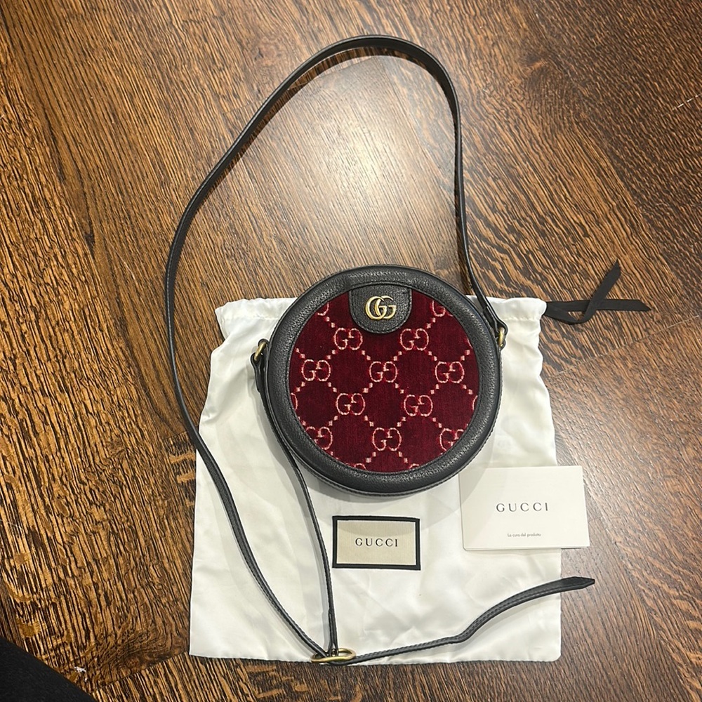 Brand new. Purchased in Rome. Never used. Authentic. Very cute and versatile.